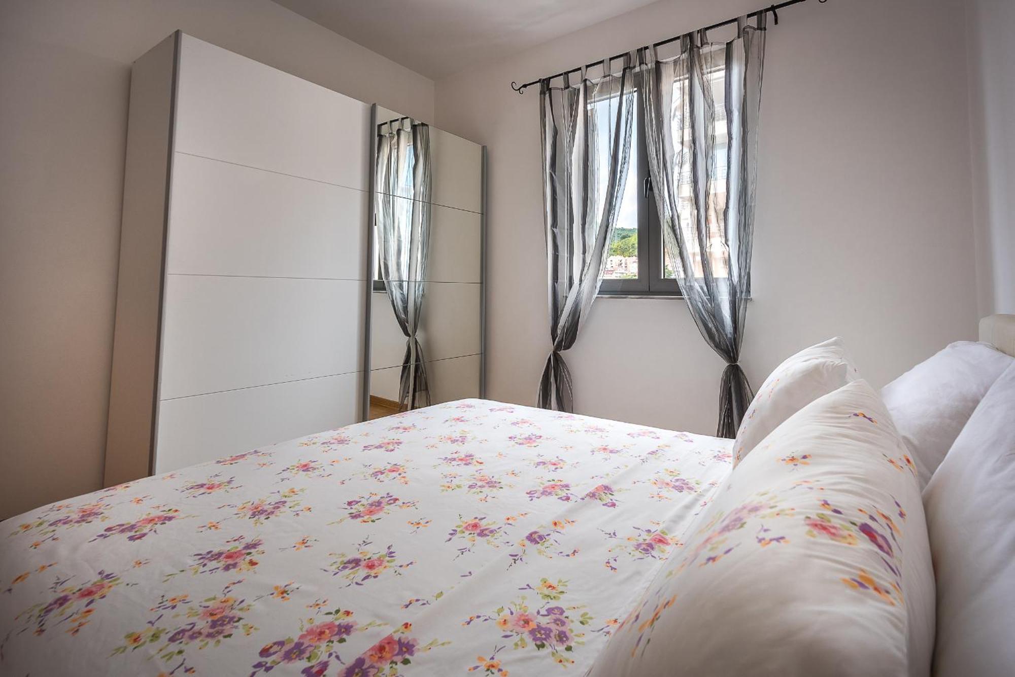 Apartments Montreal Budva Bagian luar foto