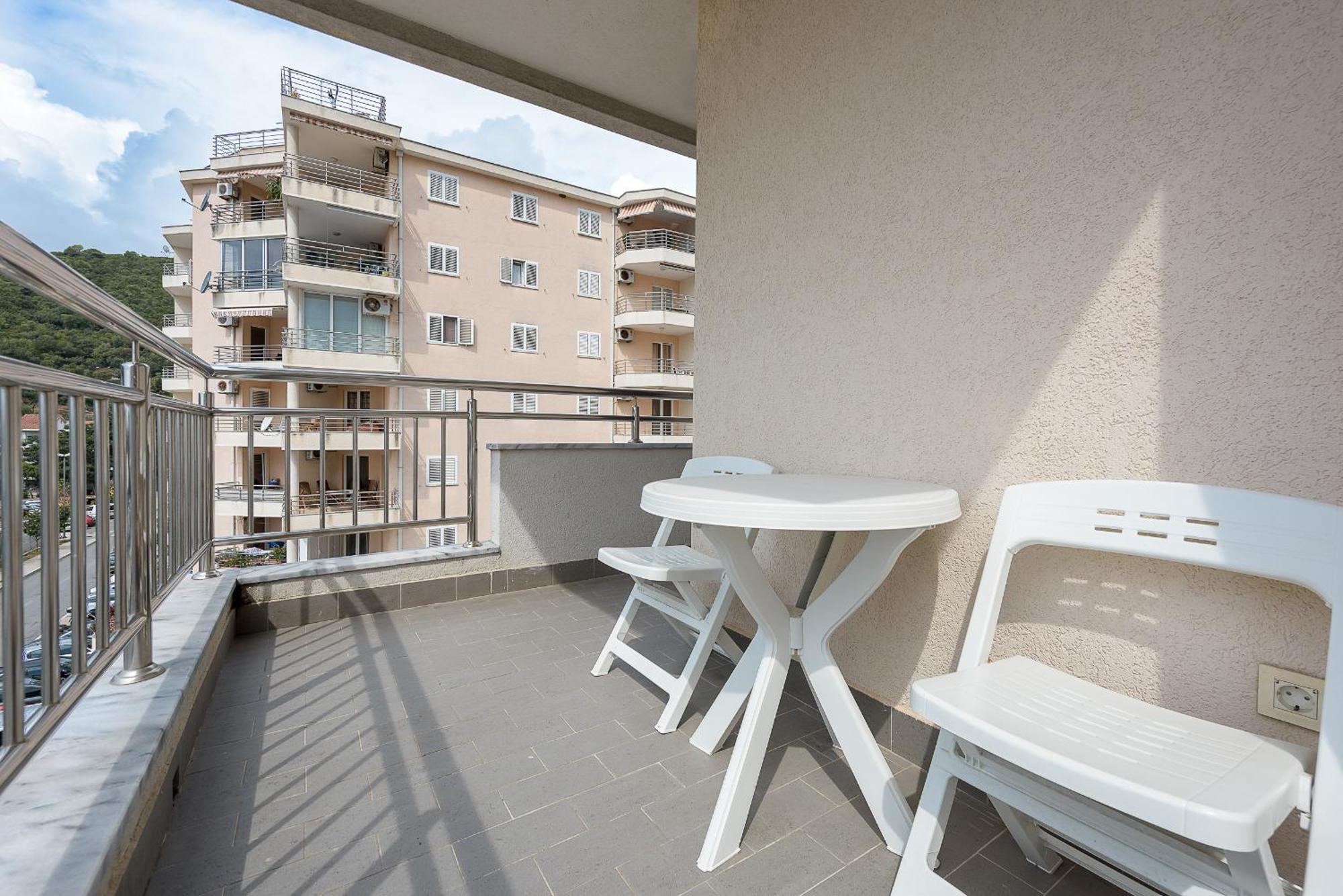 Apartments Montreal Budva Bagian luar foto