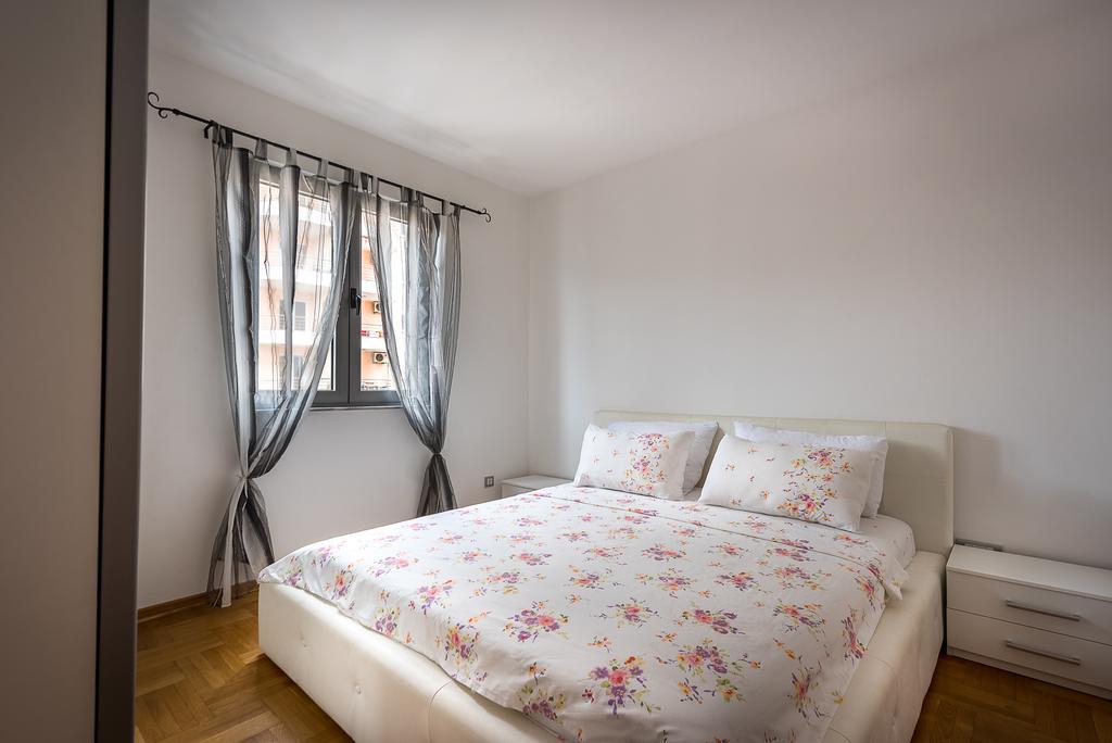 Apartments Montreal Budva Bagian luar foto